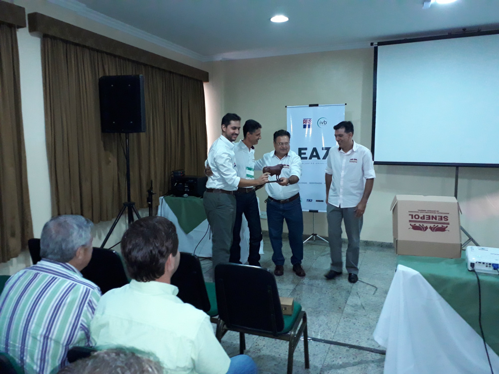 Número de animais nascidos de FIV na raça Senepol cresce 287% Presidente da ABCB Senepol recebe homenagem da In Vitro Brasil