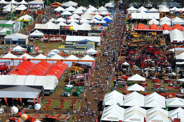 Agrishow movimenta R$ 2,6 bilhões em negócios Agrishow movimenta R$ 2,6 bilhões em negócios