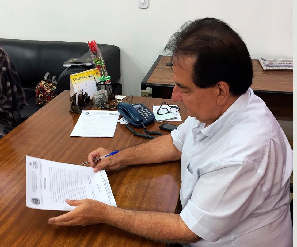 Prefeito Marcos Pacco reduz o próprio salário, de vice-prefeito e gerentes municipais