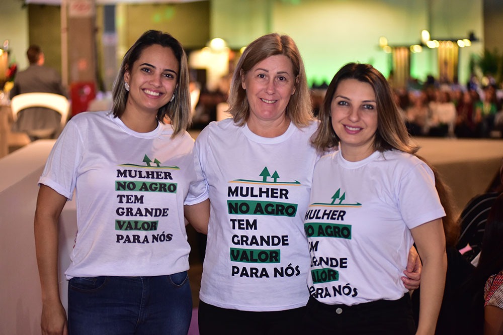 CNMA reúne mulheres de todo o país para debater a participação feminina no agronegócio brasileiro CNMA reúne mulheres de todo o país para debater a participação feminina no agronegócio brasileiro