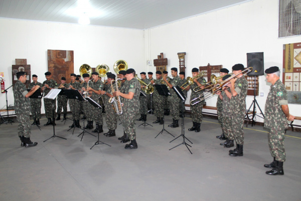 Sob a regência do 1º Ten. Mattos e Sub.Ten. Franco, a banda apresentou mais de 10 peças musicais