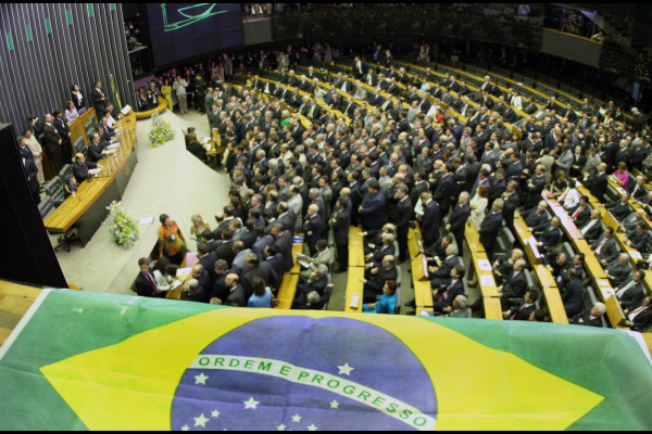 Deputados oficializam pedido de criação de CPI da Funai Os parlamentares afirmam que vão cobrar informações sobre os critérios de demarcação e os conflitos sociais e fundiários.