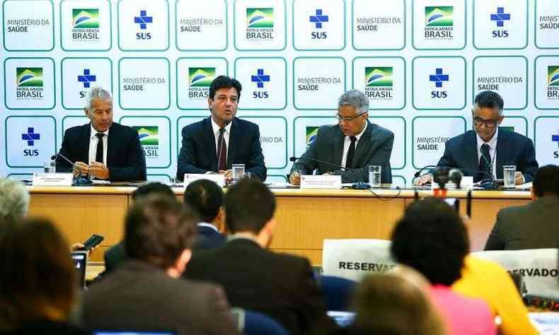 Brasil atinge 52 casos confirmados de coronavírus Brasil atinge 52 casos confirmados de coronavírus