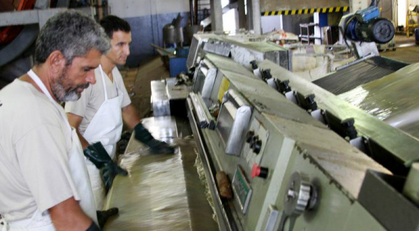Indústria volta a sofrer com aumento na tarifa de energia Presidente da Fiems diz que a política de preços está desalinhada, pois, para produzir, a indústria estadual precisa ser competitiva com a mundial