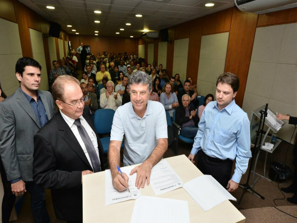 Dourados moderniza produção de alimentos e Feira Livre A proposta da prefeitura é fazer com que a Feira Livre seja igual a qualquer supermercado nos quesitos de organização, atendimento, higiene e qualidade.