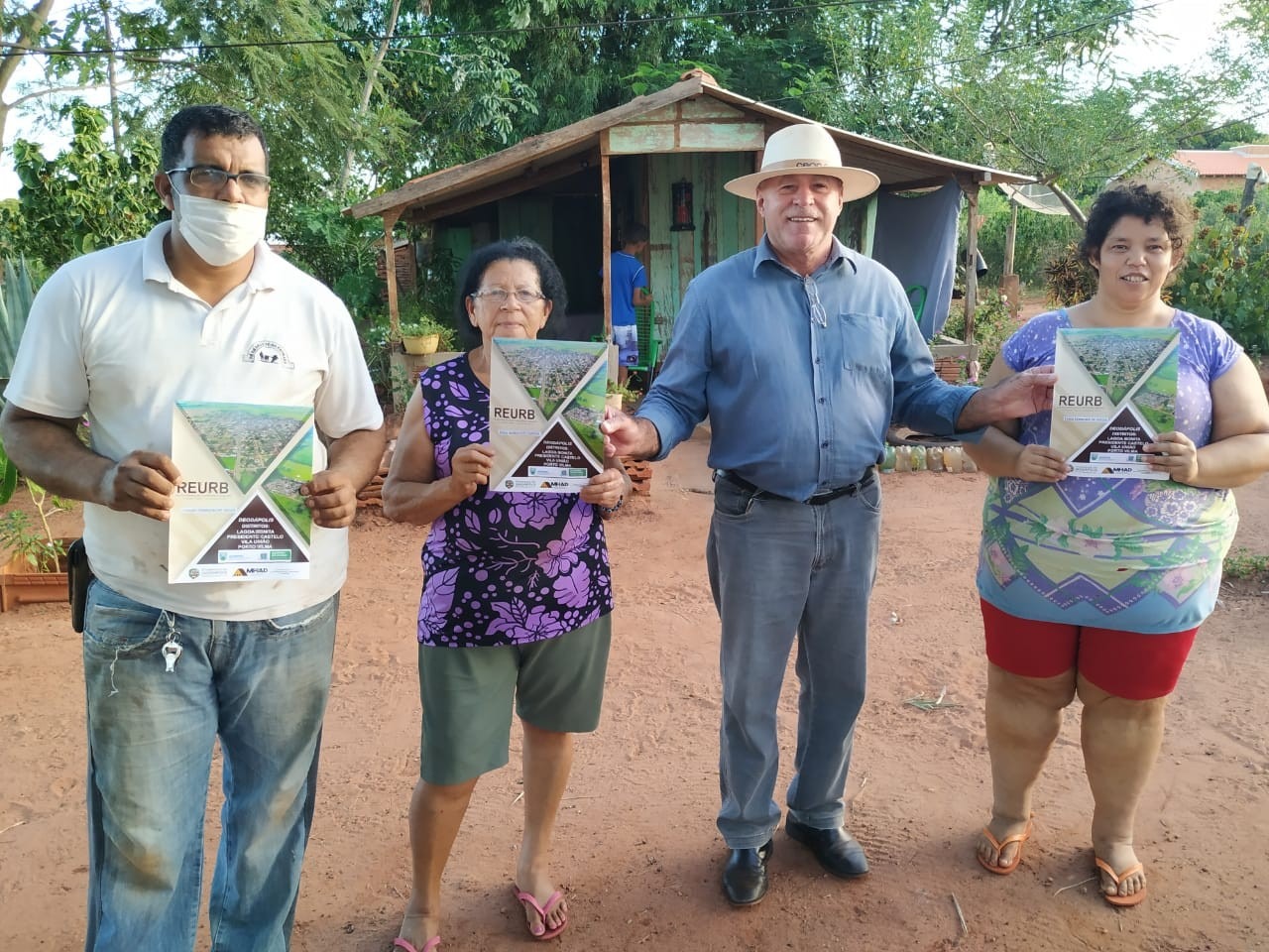 Sartor regulariza títulos de propriedade para os moradores do Presidente Castelo Sartor regulariza títulos de propriedade para os moradores do Presidente Castelo