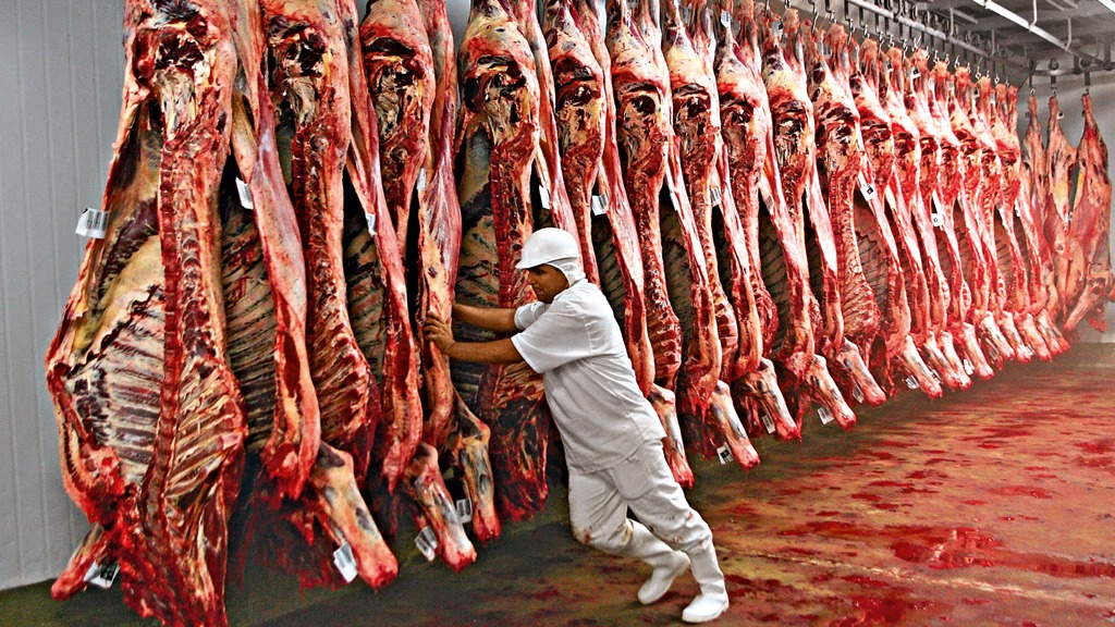 Estoques de carnes no varejo dos EUA dariam somente para mais 15 dias, diz CFO da JBS Estoques de carnes no varejo dos EUA dariam somente para mais 15 dias, diz CFO da JBS