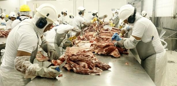 As exportações de carne bovina do Brasil caem 1% em abril, diz Abrafrigo As exportações de carne bovina do Brasil caem 1% em abril, diz Abrafrigo