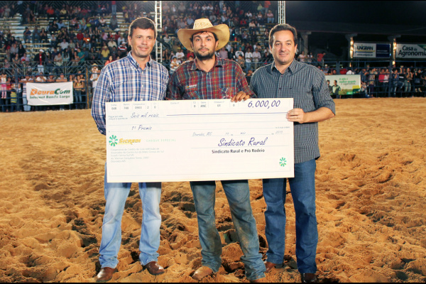 Peão de Ponta Porã é o grande campeão da 49ª Expoagro A final do rodeio que aconteceu na noite deste domingo, encerrou com “chave de ouro”, a 49ª Expoagro.