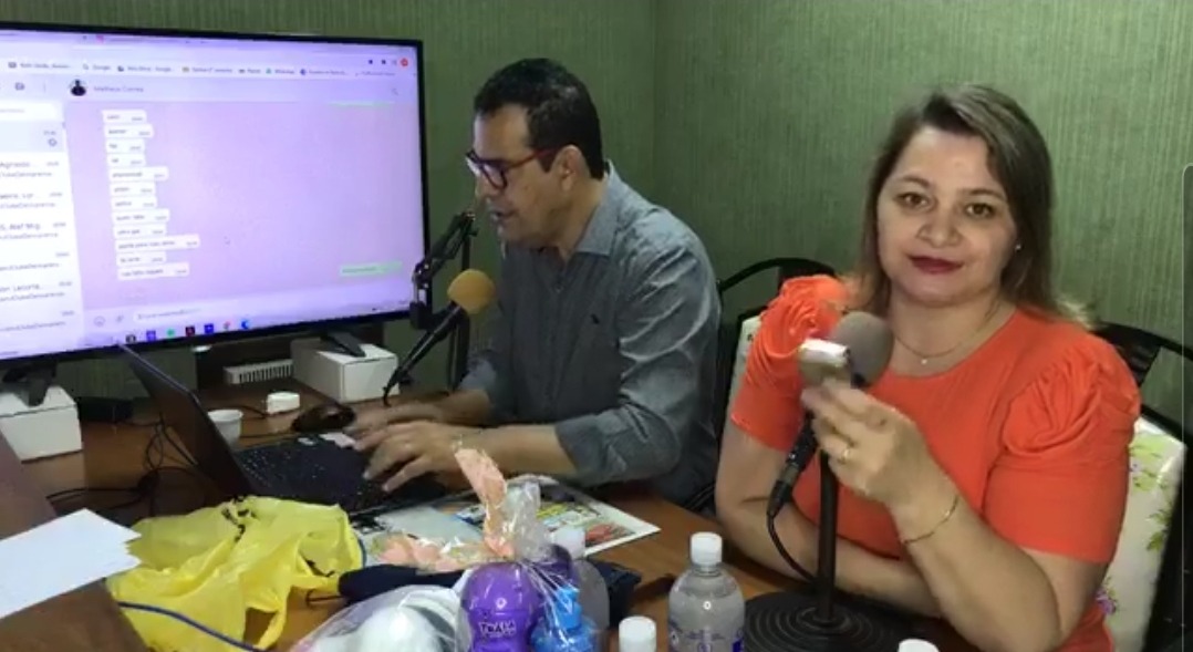 Em Ponta Porã Pré-candidata não respeita a lei eleitoral e apresenta programa em emissora de rádio. Em Ponta Porã Pré-candidata não respeita a lei eleitoral e apresenta programa em emissora de rádio.