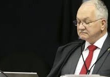Fachin, do STF, vota por derrubar isenção fiscal a agrotóxicos Fachin, do STF, vota por derrubar isenção fiscal a agrotóxicos