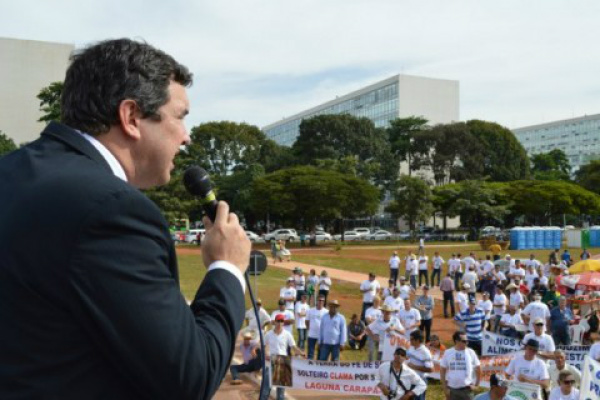 Famasul se reúne com Temer para tratar das invasões indígenas Temer, que na semana passada admitiu a gravidade das invasões, em reunião com a Frente Parlamentar do Agronegócio, na foto presidente da Famasul Eduardo Riedel