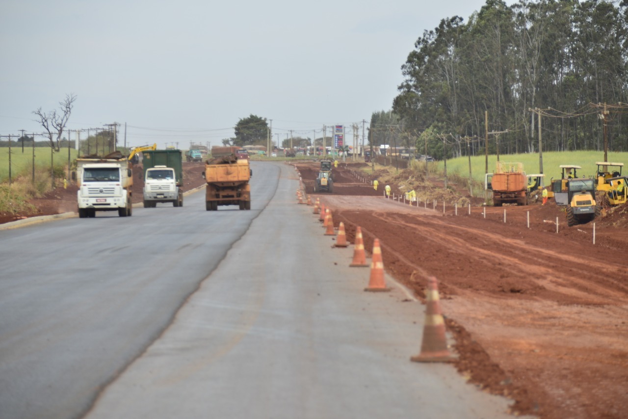 Riedel é fundamental nas obras de duplicação da MS-156, diz Zé Teixeira Foto: DivulgaçãoLegenda – Obras de duplicação da MS-156, entre o Trevo do DOF e o Distrito Industrial de Dourados estão em ritmo acelerado e comprovam compromisso de Eduardo Riedel com Dourados