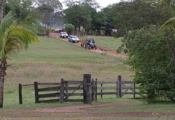 Índios voltam a ocupar fazenda e invadem propriedade em Aquidauana (MS) Cerca de 500 índios estão na fazenda Esperança.Foto: Divulgação / SBT