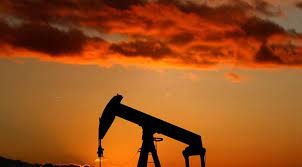 Preços do petróleo pairam abaixo de máximas recentes Preços do petróleo pairam abaixo de máximas recentes
