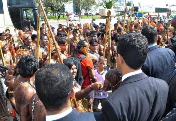 Índios de diversas etnias fazem mobilizações nesta quinta em Brasília Índios munduruku, contrários à construção de hidrelétricas no Amazonas, tentaram invadir o Palácio do Planalto ontem.Foto: Antônio Cruz/ABr