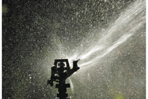 Safra de soja impulsiona financiamento para a irrigação Por causa da seca, como do último ano,fez agricultores a aproveitar o atual cenário favorável e investir em irrigação. Foto Divulgação