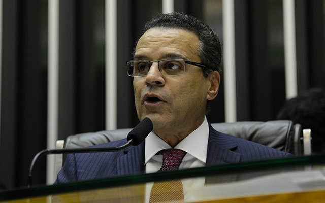 Henrique Eduardo Alves, assinou a instalação da Comissão Especial que vai analisar a PEC 215.(Foto: Divulgação)