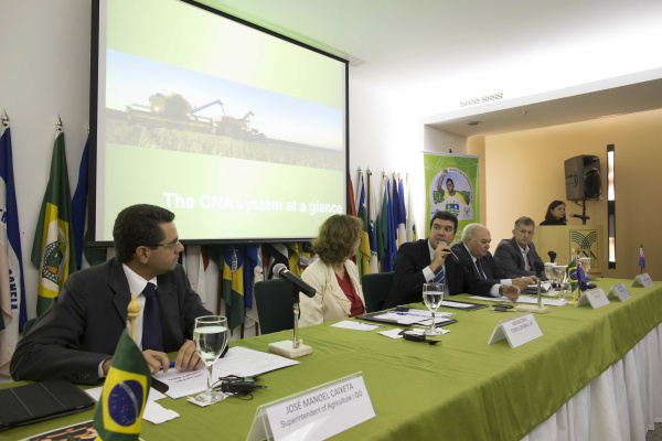 Empresários da Nova Zelândia conhecem agropecuária brasileira a produção agropecuária brasileira cresce de forma sustentável, ocupando 27,7% do território nacional, enquanto 61% do País está preservado.