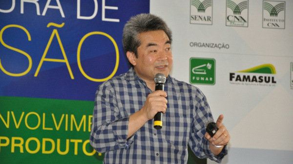 Embrapa destaca o SENAR na disseminação da Agricultura de Precisão Ricardo Inamasu palestra durante Seminário de AP realizado pelo SENAR em Macaraju (MS) ano passado. (Foto: SENAR)