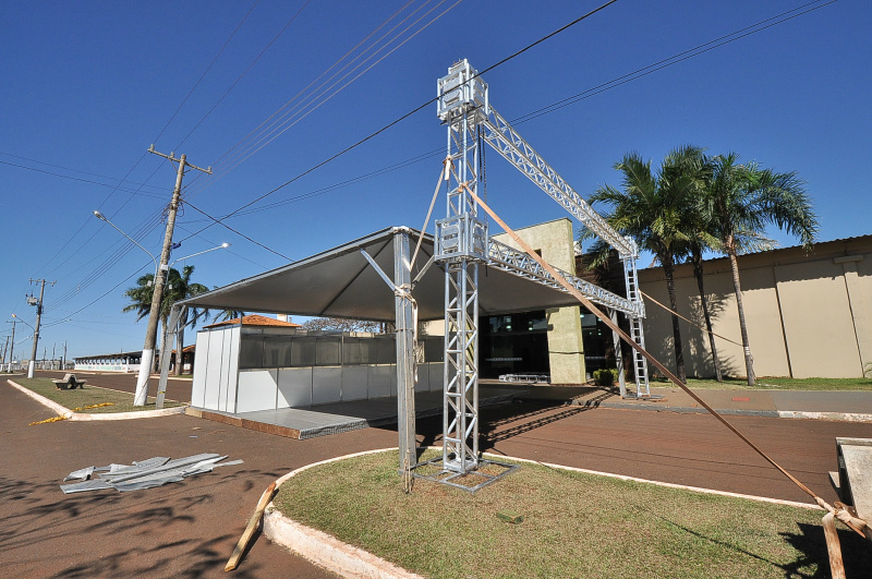 Estandes para o Canasul & Agrometal começaram a ser montados nesta quarta-feira. (Foto: A. Frota)