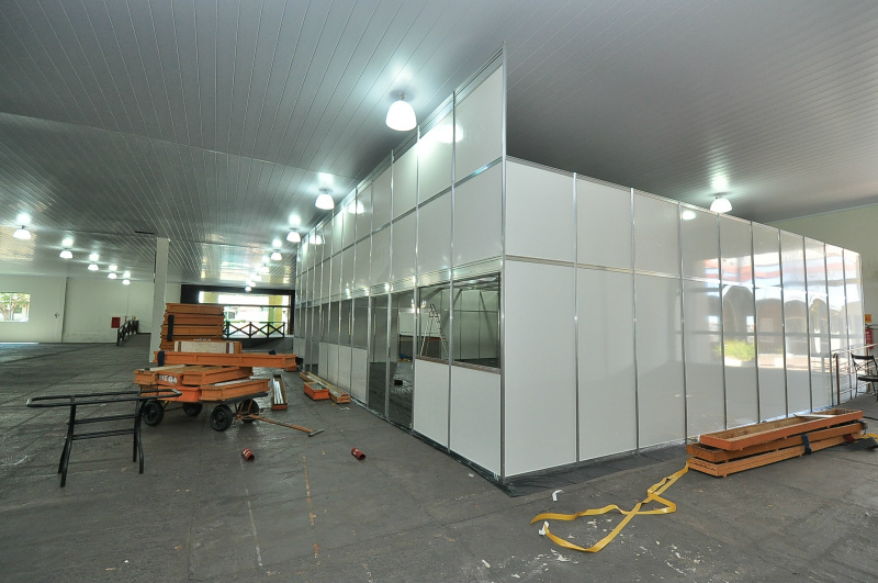 Estandes para o Canasul & Agrometal começaram a ser montados nesta quarta-feira. (Foto: A. Frota)