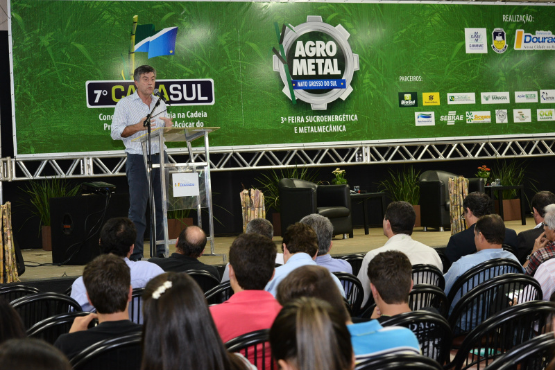 No Canasul & Agrometal, Murilo diz que ainda há muito o que avançar Prefeito Murilo fala a empresários, profissionais e estudantes no primeiro dia de eventos do Congresso da Cana. Foto: A. Frota