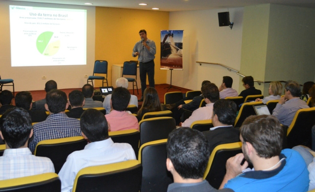 Eduardo Riedel, durante o painel ‘Novos Rumos do Agronegócio Sustentável no Brasil’. Foto: Famasul
