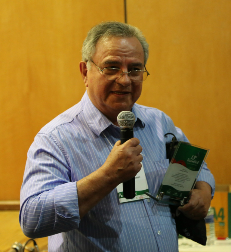 Sérgio Arce Gomez em homenagem recebida no 13° Siconbiol. Foto: Divulgação