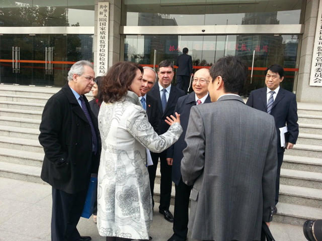 Lideranças defendem interesses de MS em comitiva à China Comitiva liderada pela pres. da CNA, senadora Kátia Abreu, com o ministro ministro da Administração de Inspeção de Qualidade e Quarentena da China (AQSIQ), ZHI Shupin. Foto: Divulgação