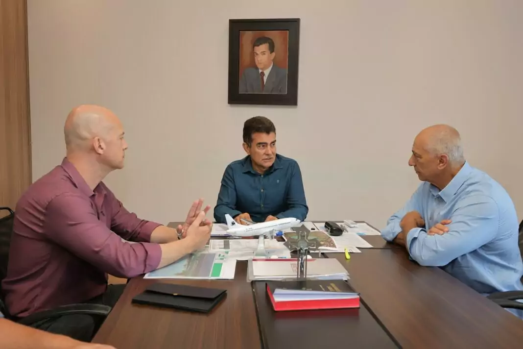 Marçal Filho recebeu em seu gabinete o sócio-proprietário da Vifran, Salvador Franzese (Foto: A.Frota).