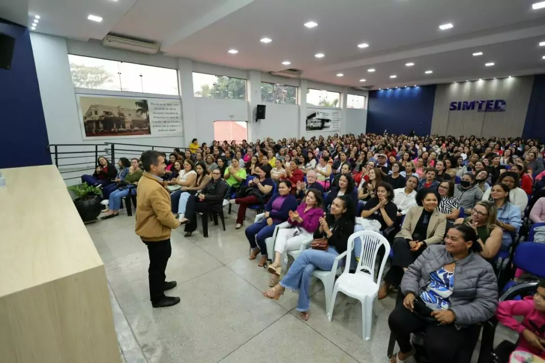 Funcionários dos Ceims participam de formação continuada promovida pela Prefeitura de Dourados, por meio da Secretaria Municipal de Educação. Foto: A. Frota.