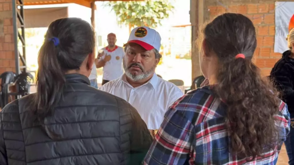 Carlos Bernardo prestigia reunião no acampamento “Zumbi dos Palmares” na capital Carlos Bernardo prestigia reunião no acampamento “Zumbi dos Palmares” na capital