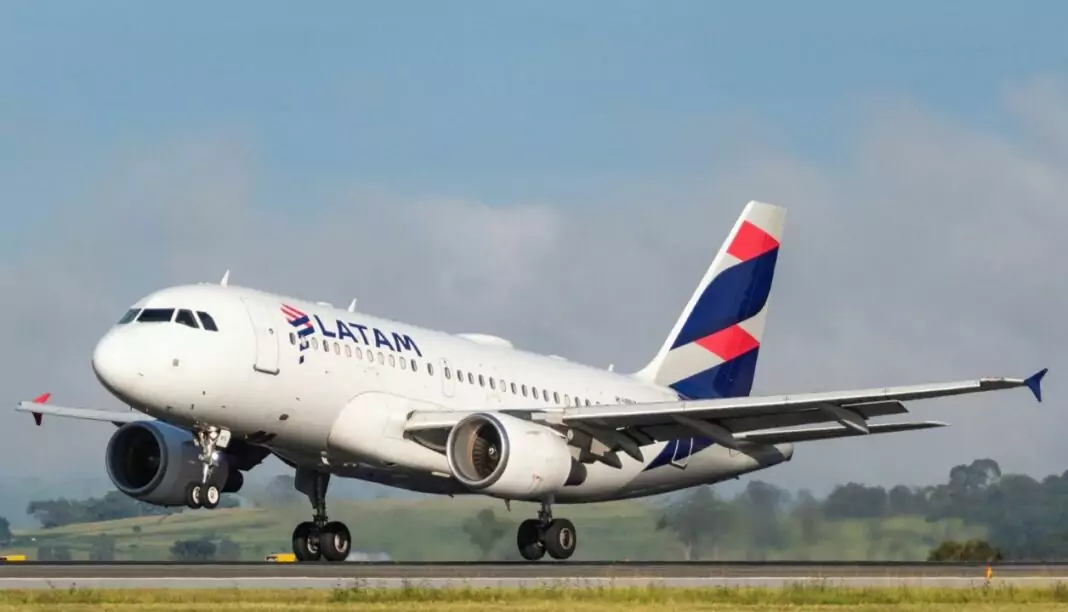 Com a homologação da Sala Rádio pela Anac, aeroporto está pronto para receber a Latam após anos de espera. Prefeito Marçal Filho comemora conquista como símbolo de conexão e desenvolvimento. (Foto: A. Frota).