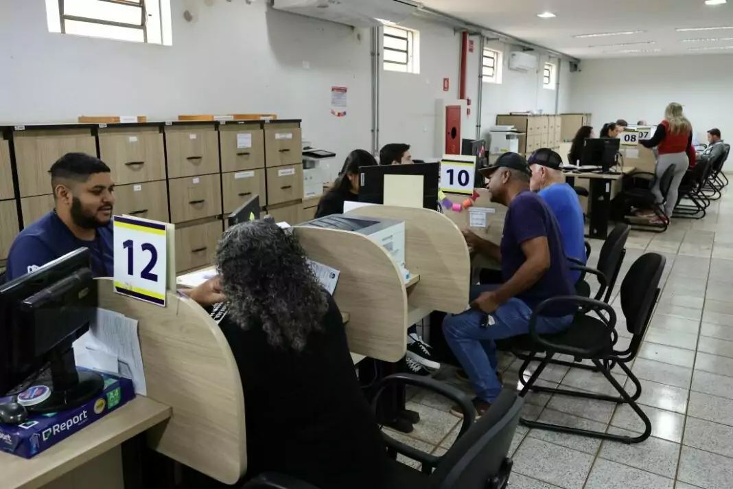 Contribuinte pode negociar seus débitos com o município diretamente na Central do Cidadão e obter descontos de 60% no pagamento à vista e de 30% se preferir parcelar a dívida. Foto: A. Frota.