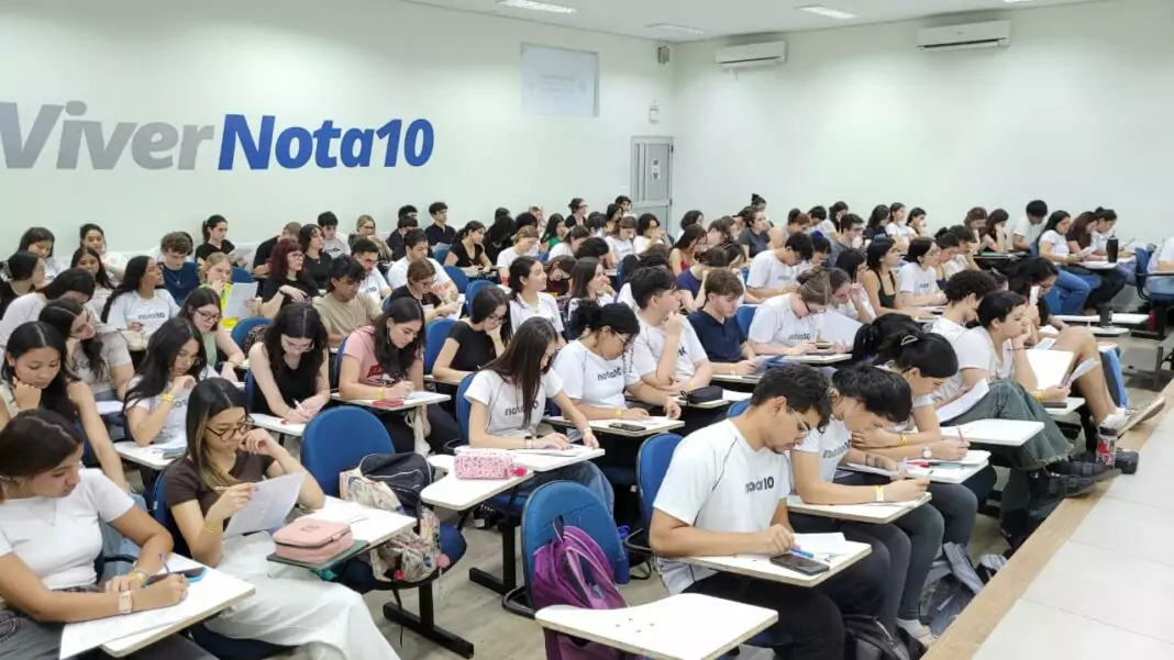 Estudantes de Dourados participam nos próximos dias 07 e 14 de novembro de aulão gratuito de preparação para o Enem