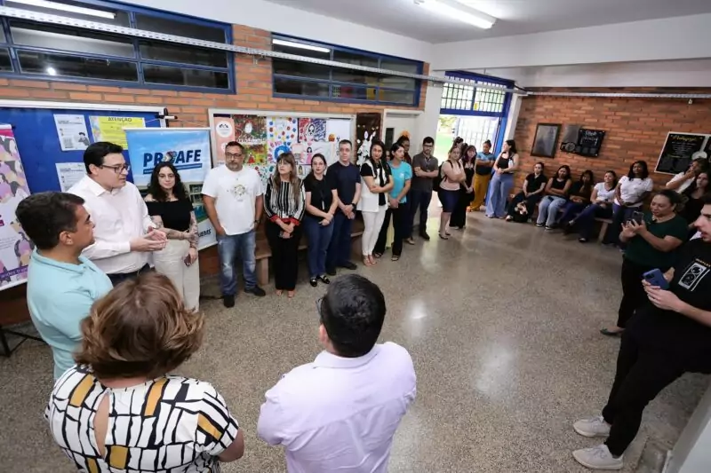 Prefeito Marçal Filho e a secretária de Assistência Social, Shirley Zarpelon, estiveram na Uems com o pró-reitor Fernando Machado, para conhecer o projeto desenvolvido na universidade – Fotos: A. Frota