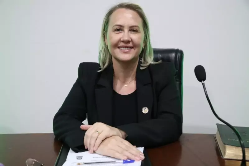 “Liandra da Saúde cobra nova Vara de Violência Doméstica para reforçar proteção às mulheres em Dourados.”