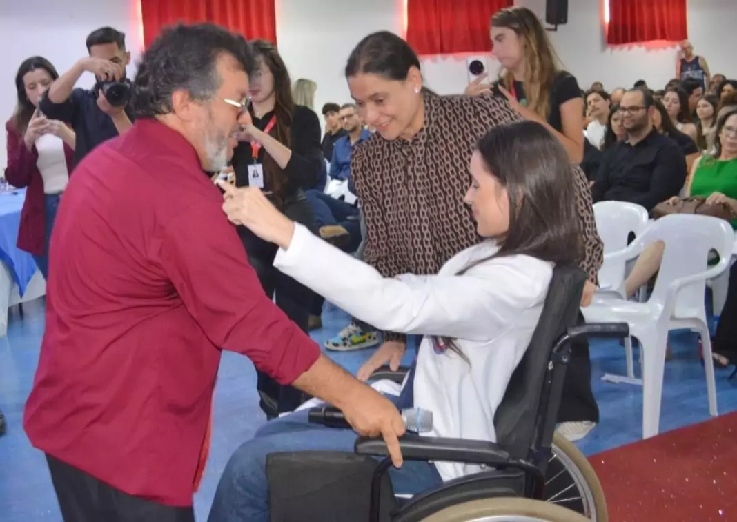 Com a mãe, Monalisa, Letícia com o CEO Carlos Bernardo