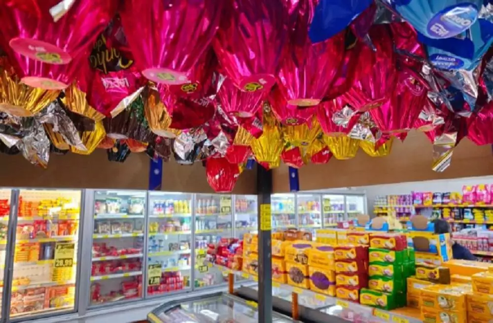 Ovos de Páscoa em supermercado (Foto: Kleber Clajus/ProconMS).