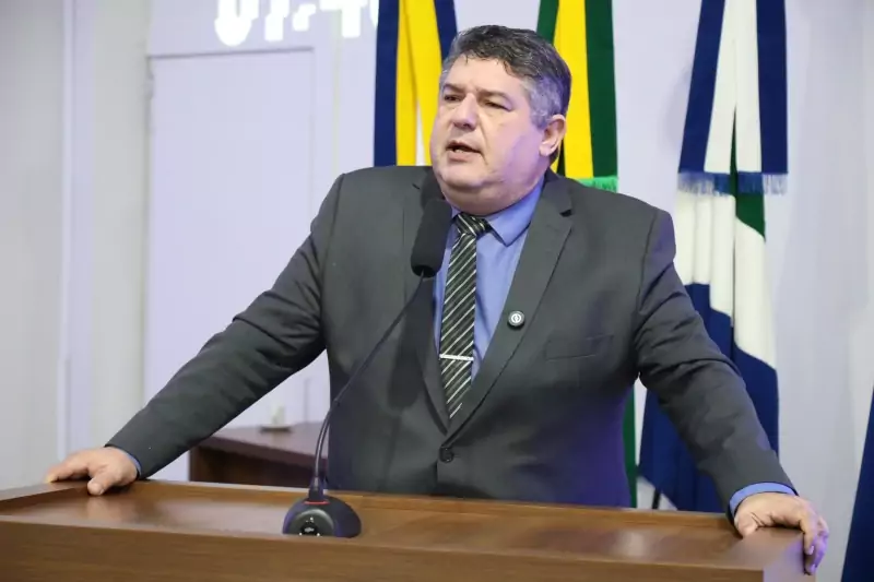 Vereador Rogério Yuri destaca a importancia de dar destino a imóveis sem uso em Dourados. Foto: DIV