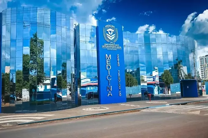 A Cerimônia do Jaleco simboliza o compromisso ético dos futuros médicos e marca o início da formação acadêmica dos novos estudantes da Universidad Interamericana no semestre 2026.2.