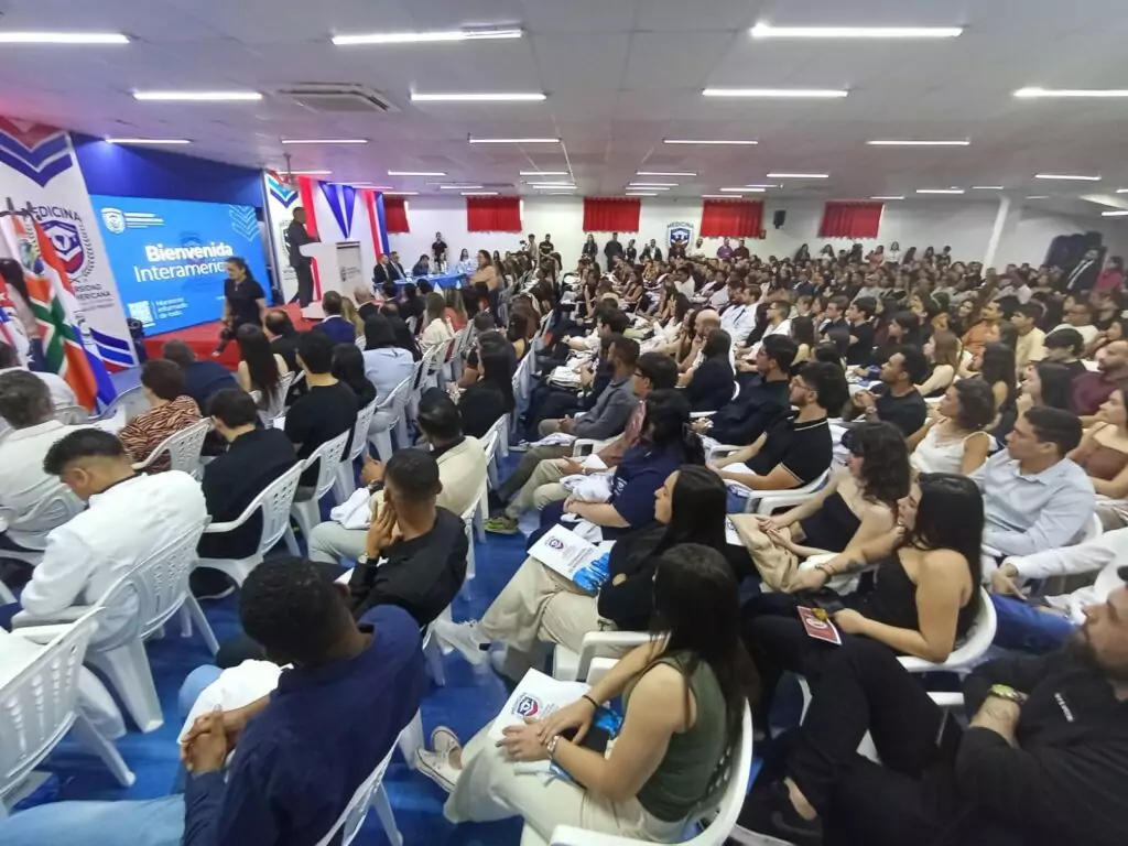 Futuros médicos assumem compromisso ético durante Juramento do Jaleco na Interamericana Futuros médicos assumem compromisso ético durante Juramento do Jaleco na Interamericana