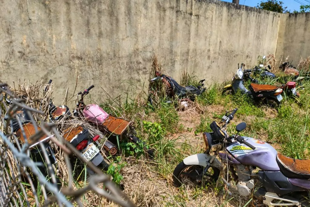 Zé Teixeira cobra reforma estrutural urgente no Detran de Alcinópolis