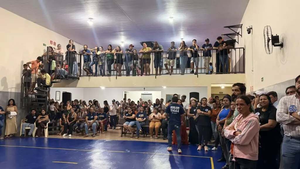 Carlos Bernardo e Jamilson discutem desenvolvimento de Ivinhema com lideranças locais Carlos Bernardo e Jamilson discutem desenvolvimento de Ivinhema com lideranças locais