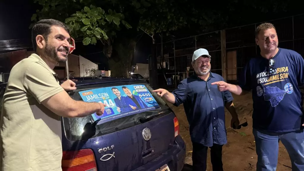 Carlos Bernardo e Jamilson discutem desenvolvimento de Ivinhema com lideranças locais Carlos Bernardo e Jamilson discutem desenvolvimento de Ivinhema com lideranças locais