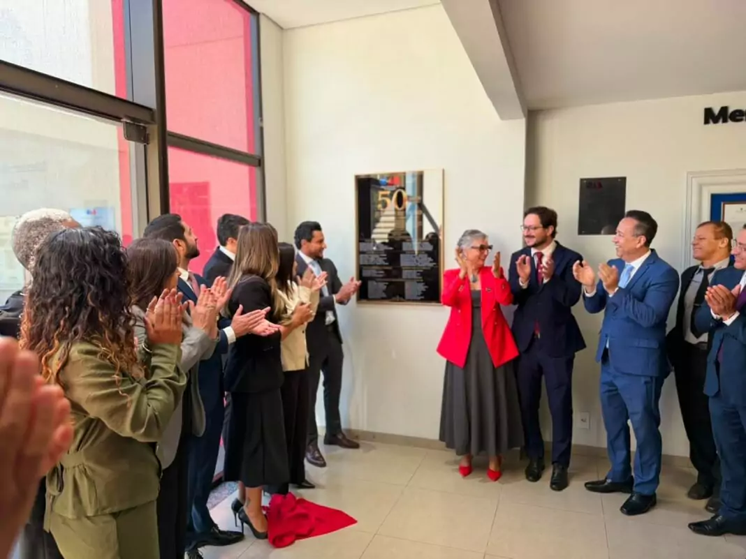 Momento de descerramento de placa comemorativa do Jubileu de Ouro para celebrar os 50 anos de criação da OAB/MS e da 4ª Subseção Dourados e Itaporã (Fotos: Divulgação)