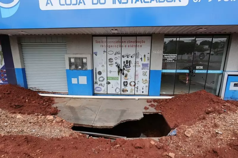 Prefeitura retoma recuperação de ruas e obras em erosão com pausa nas chuvas Prefeitura retoma recuperação de ruas e obras em erosão com pausa nas chuvas